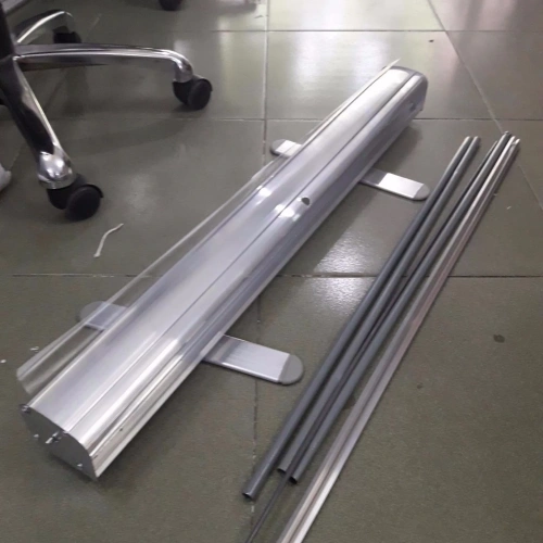 Standee cuốn thường